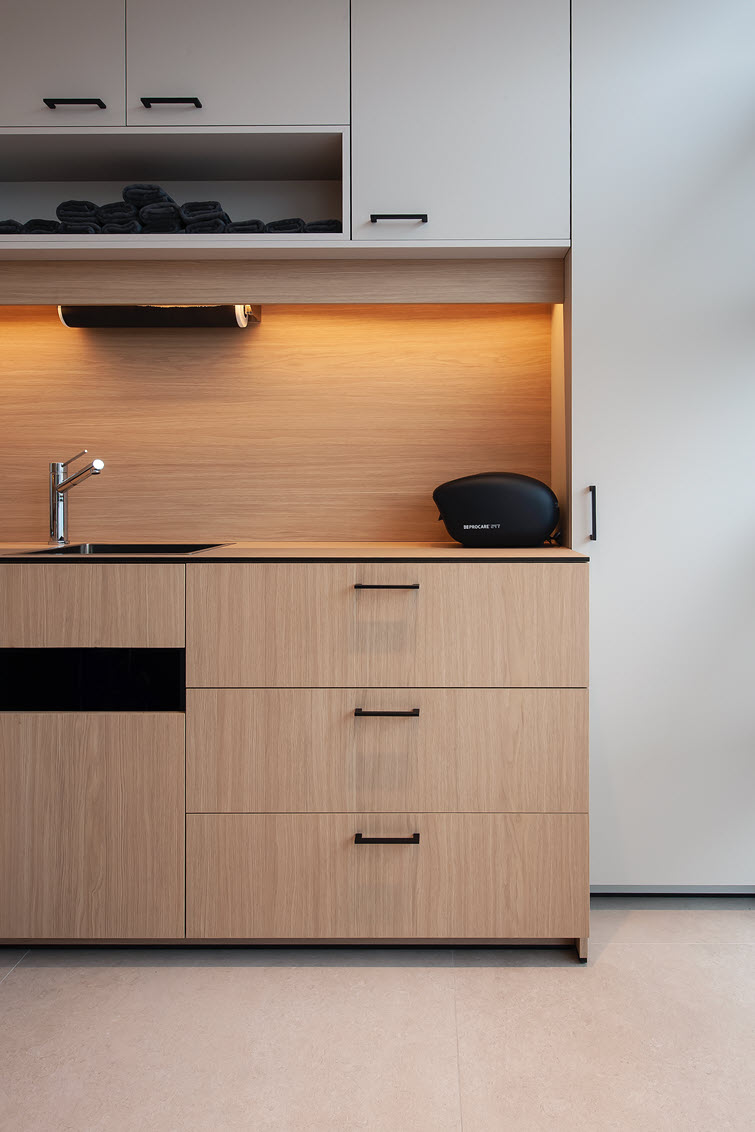 Lavabo en panneaux de chêne résistants aux taches par Unilin Panels